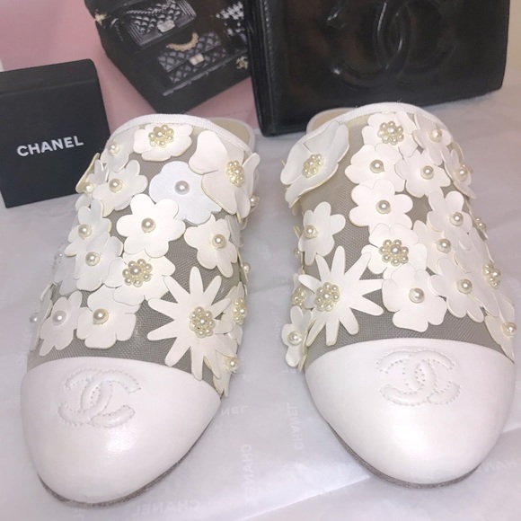 Chanel mules resort 2018 collection - Picture 1 of 8